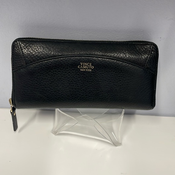 VINCE CAMUTO.  Leather woman’s Black wallet.  Excellent condition. No damages. - Picture 1 of 7